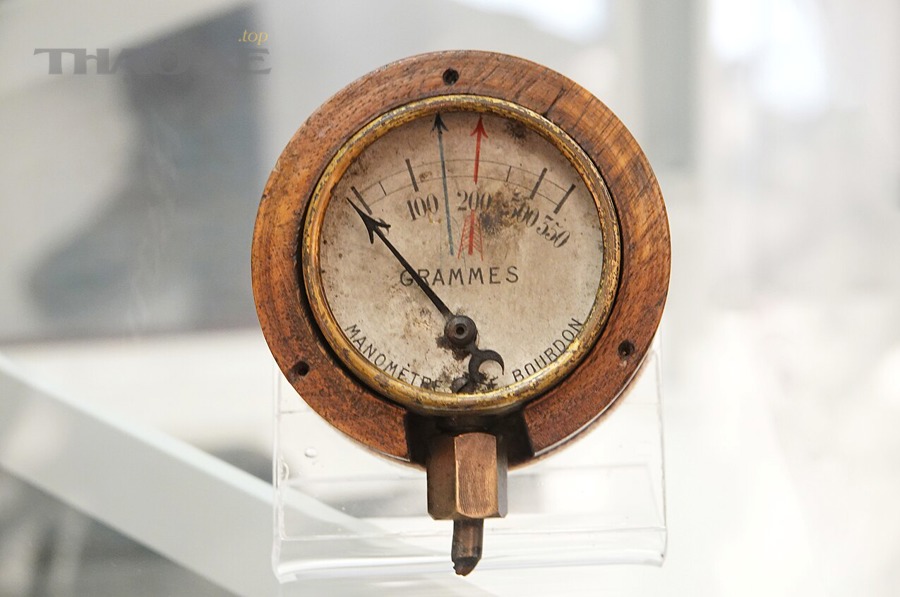 Đồng hồ đo áp suất nhiên liệu (fuel pressure gauge) minh họa