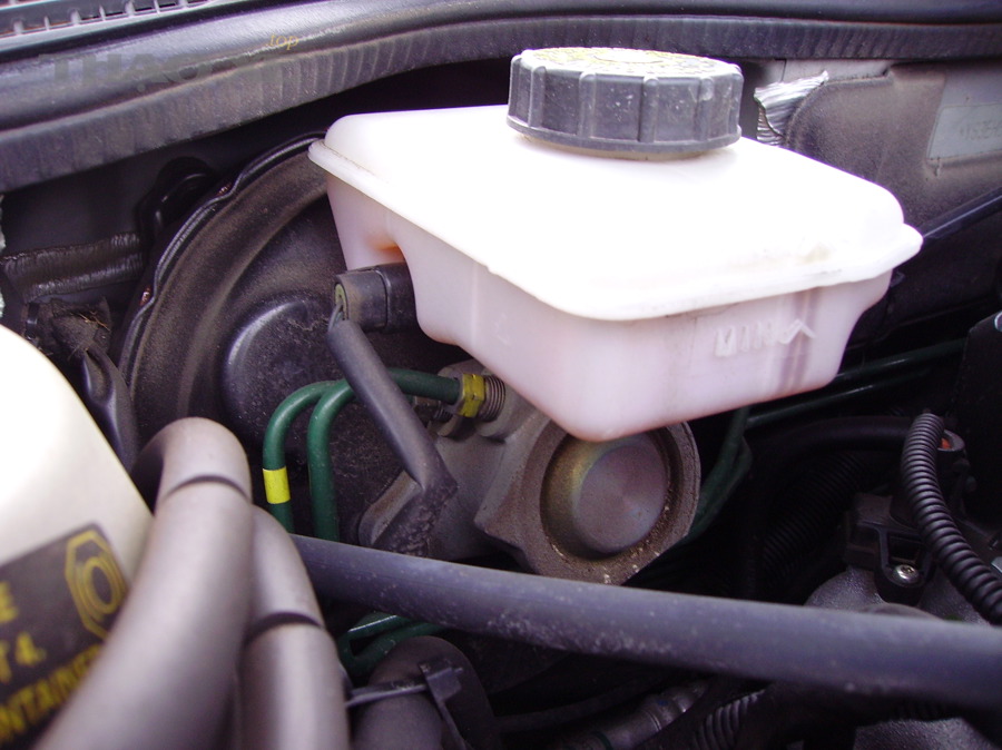 Brake master cylinder and reservoir 1