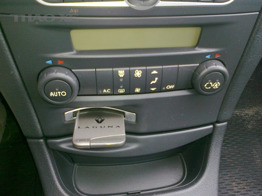 Bảng điều khiển điều hòa ô tô - các nút cần test khi mua xe cũ