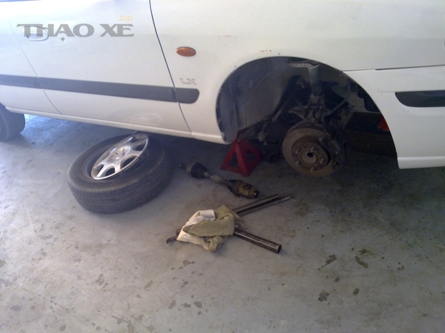 Hệ thống phanh đĩa trên xe ô tô minh họa hạng mục kiểm tra phanh ở mốc 20.000 km