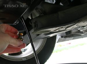 Draining motor oil 6