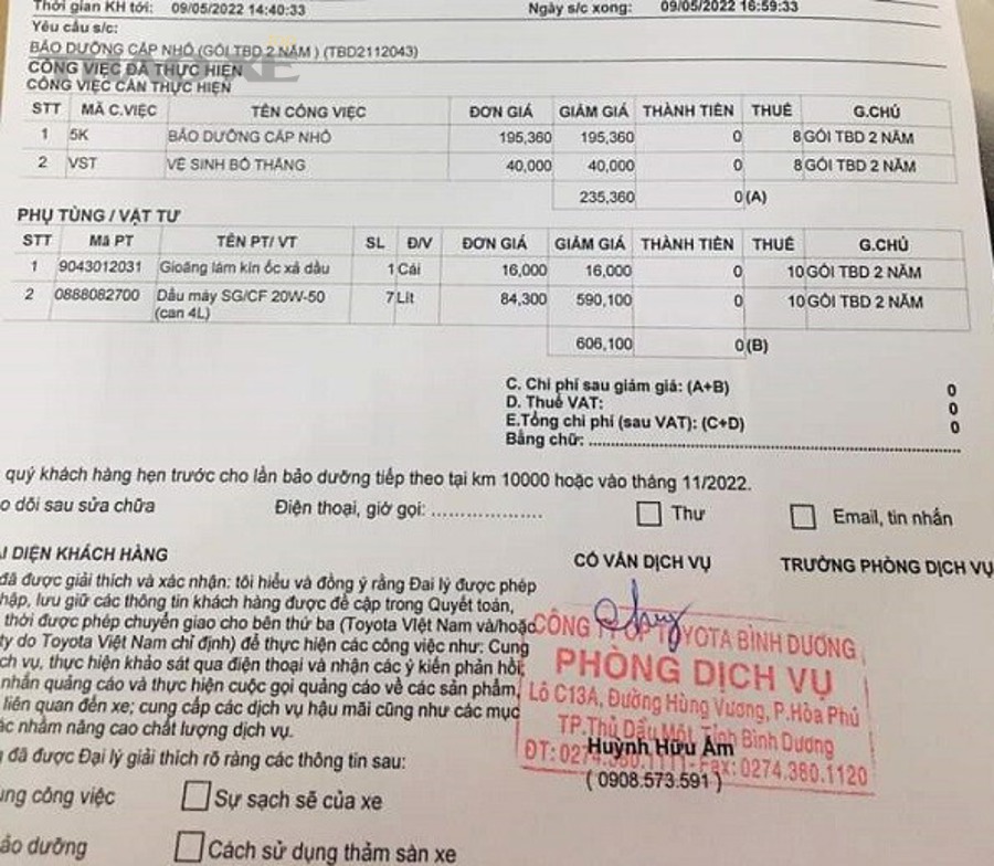 Châm dầu động cơ ô tô trong quá trình thay dầu - hạng mục phổ biến của bảo dưỡng định kỳ và cấp lớn