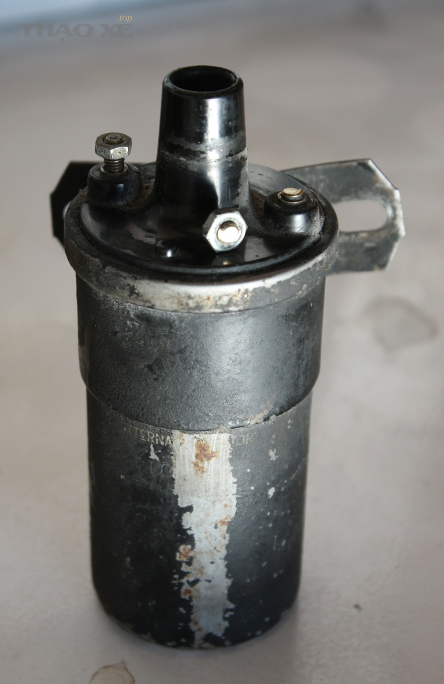 Hình ảnh bobin đánh lửa dạng ống (canister ignition coil) trên ô tô