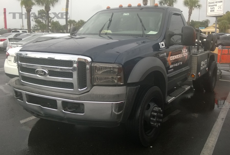 Xe cứu hộ kéo xe (towing) là giải pháp an toàn khi xe chết máy ở vị trí nguy hiểm