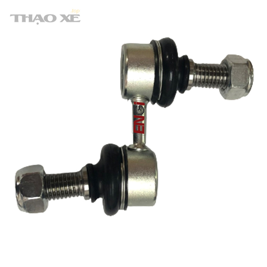 Kỹ thuật viên kiểm tra nhiều chi tiết gầm để tránh chẩn đoán nhầm tiếng kêu