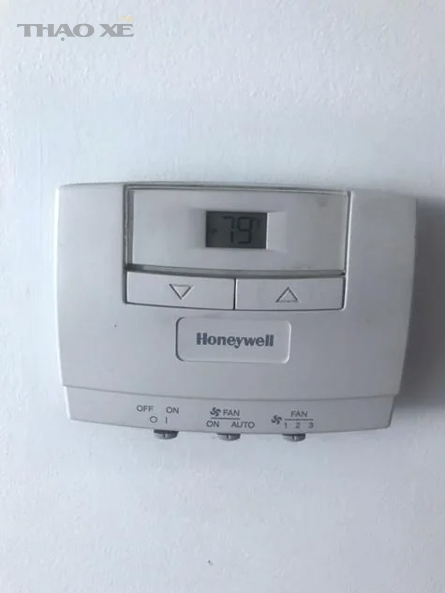 Khoang động cơ nơi kiểm tra dấu hiệu nắp két nước hỏng