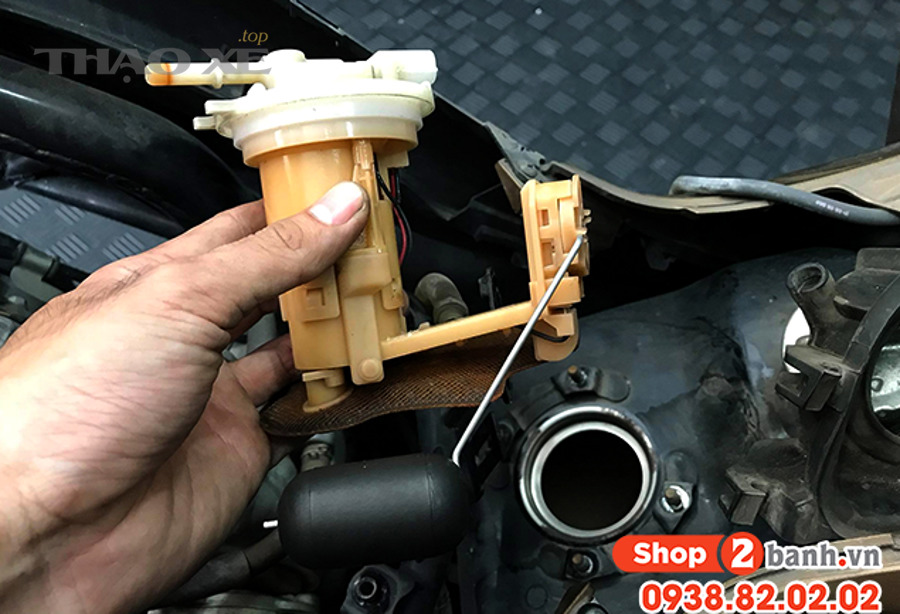 Nên thay lọc xăng ở gara ngoài hay hãng để tối ưu chi phí và rủi ro?