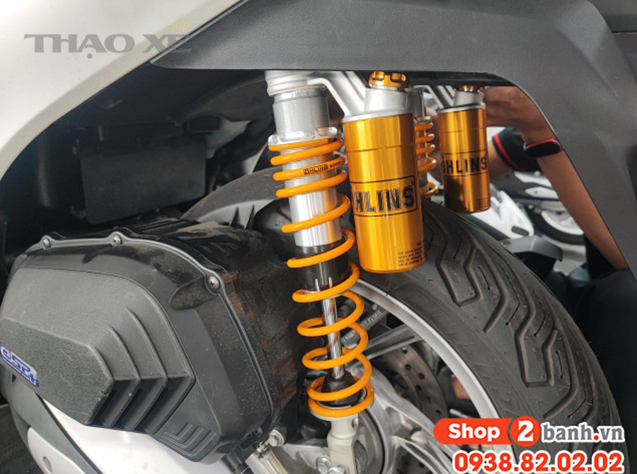 Kiểm tra phuộc trước và phuộc sau xe máy để xác định chi phí thay