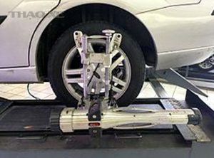 250px Wheel alignment on a Ford Focus 1