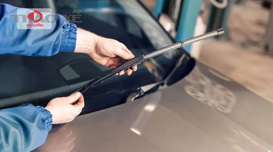 Checklist kiểm tra gạt mưa trước mùa mưa cho chủ xe