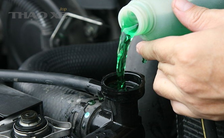 Chủ xe mới có thể tự kiểm tra dầu máy và nước làm mát tại nhà không?