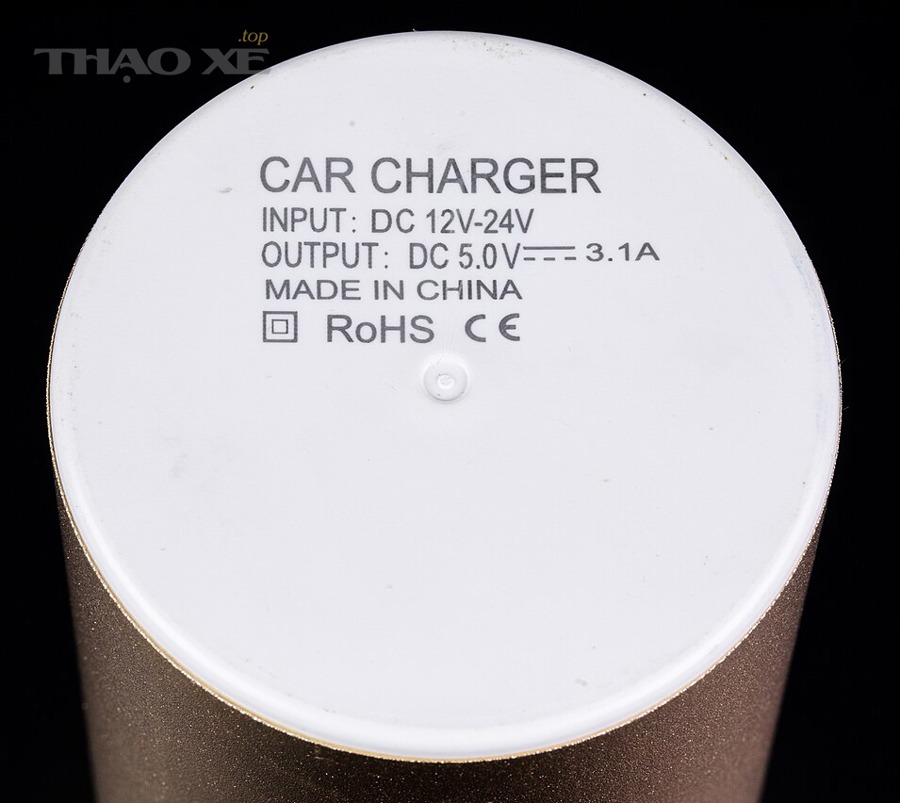 Bộ sạc xe hơi và thông số đầu ra - minh hoạ kiểm tra nguồn cấp cho cổng USB