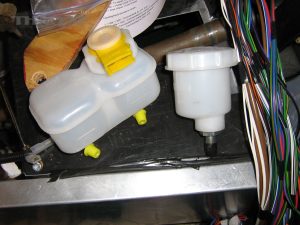 Brake and Clutch Cylinder Reservoir 1910727921