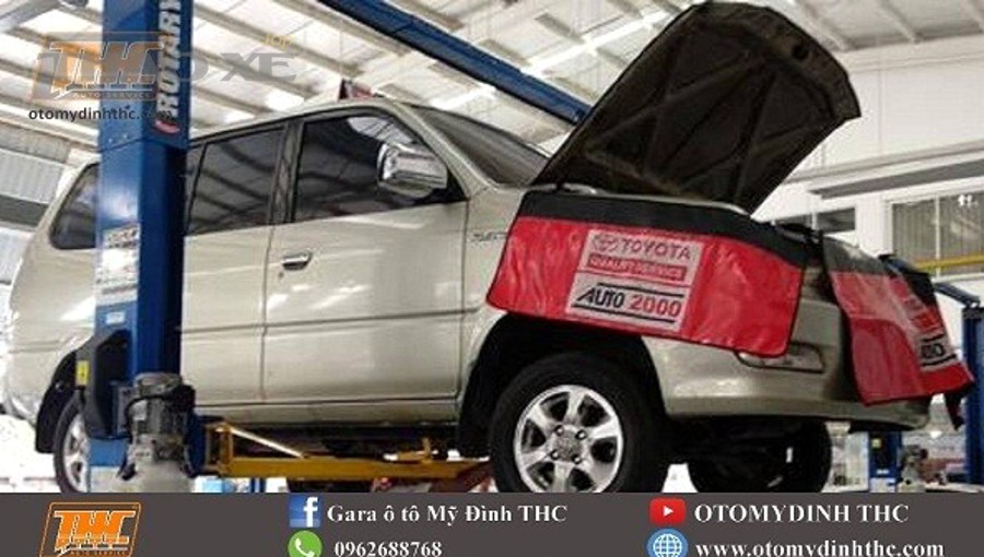 Gầm xe ô tô - minh họa khu vực có thể quan sát vệt rò rỉ dầu