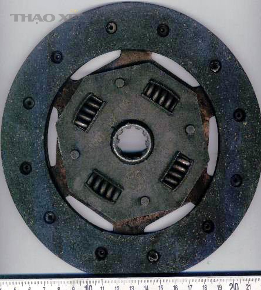 Đĩa côn (clutch disc) và bề mặt ma sát