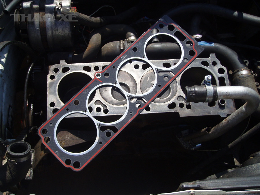 Gioăng quy lát (head gasket) đặt trên mặt máy