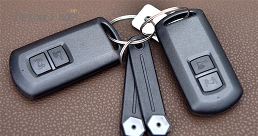 Dụng cụ nhỏ dùng để mở nắp chìa khóa và thay pin chìa khóa tại nhà