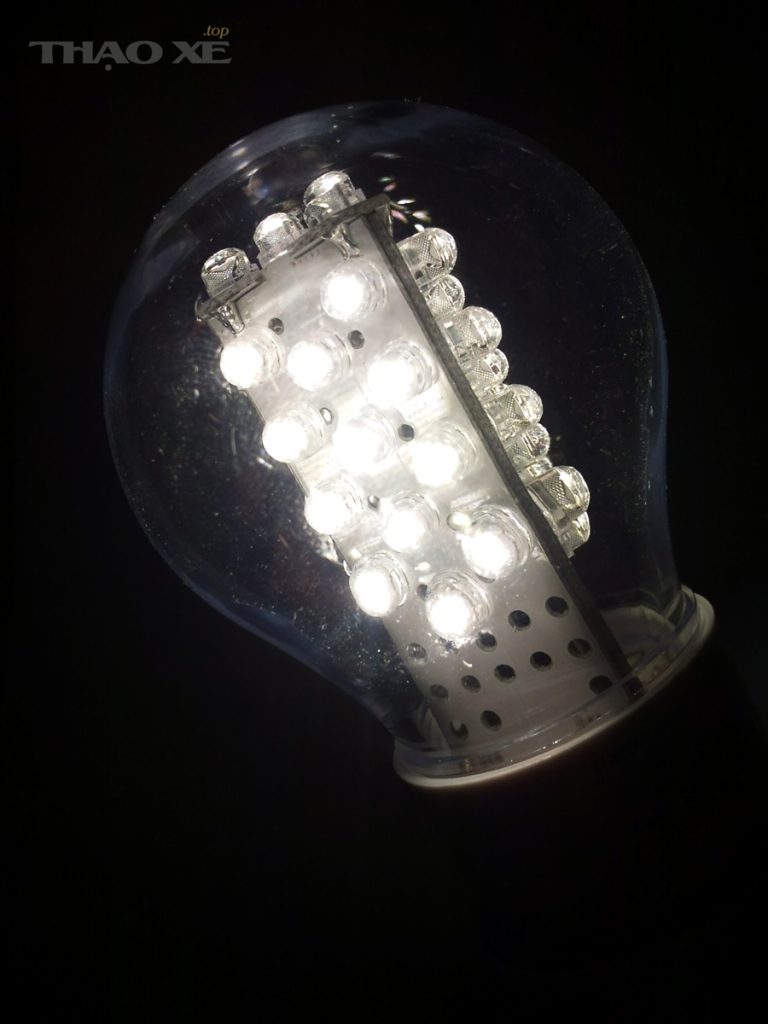 LED light bulb