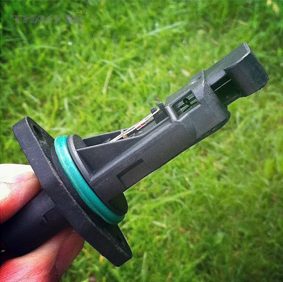 Cảm biến MAF (mass airflow) có thể bẩn làm ECU tính sai lượng gió