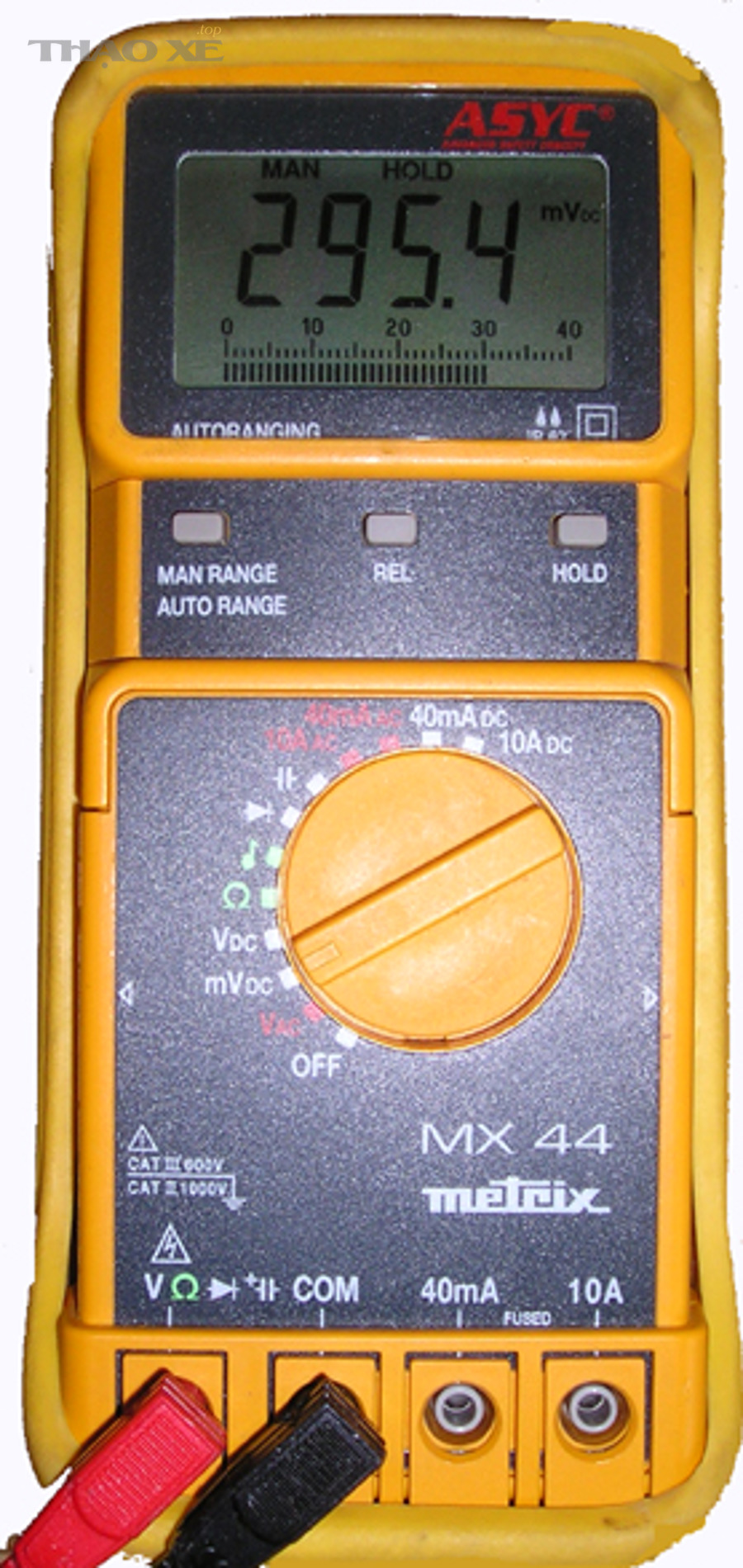 Đồng hồ đo điện (multimeter) dùng để kiểm tra thông mạch và đo điện trở