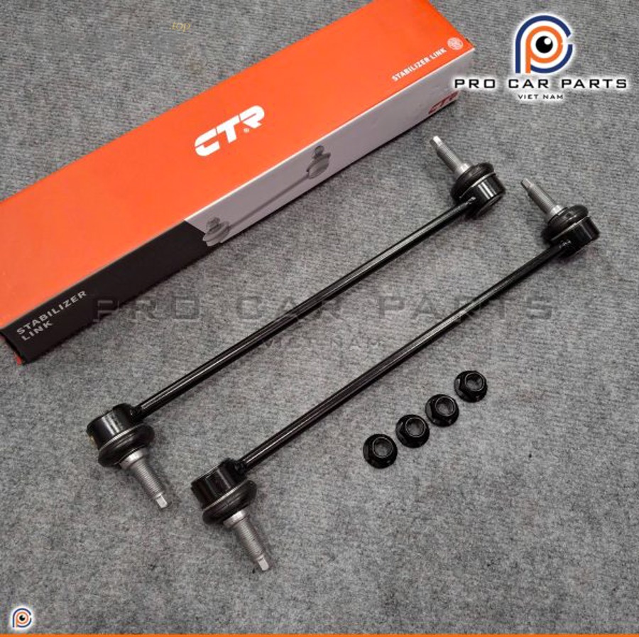 Kỹ thuật viên kiểm tra gầm xe và các liên kết hệ thống treo