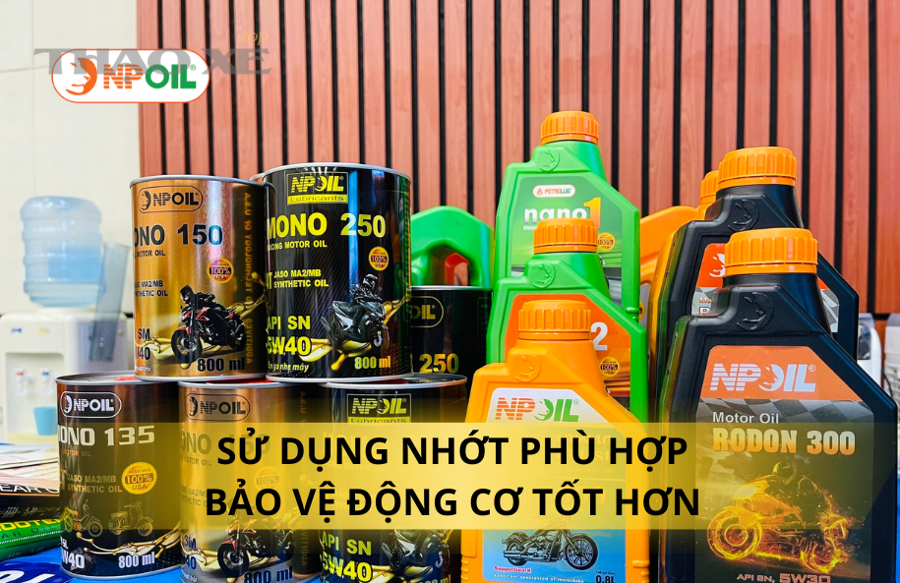 Kiểm tra que thăm dầu để đánh giá thời điểm thay dầu động cơ