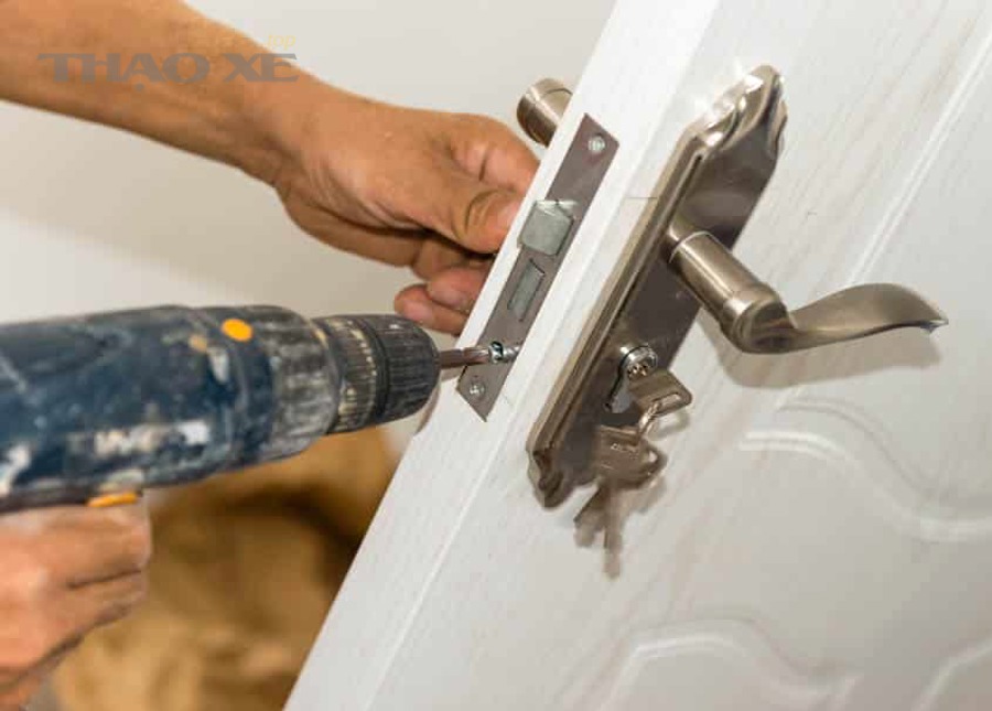 So sánh các loại khóa cửa cơ và điện tử