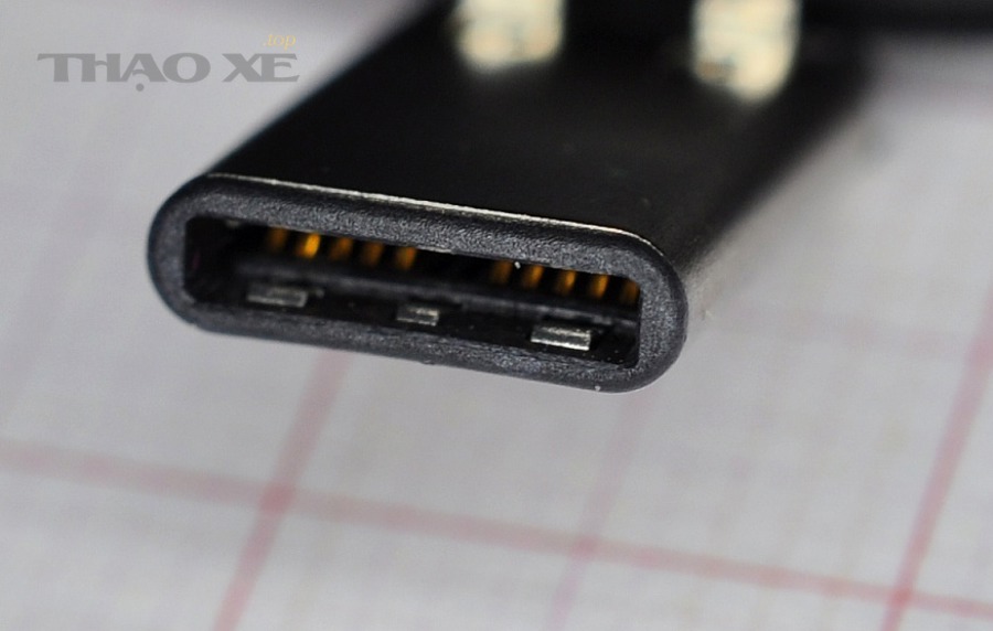 Đầu cắm USB Type-C cận cảnh cho thấy hàng chân tiếp xúc bên trong