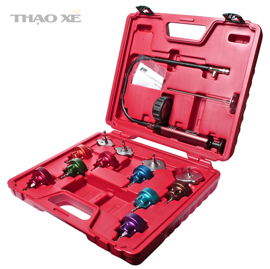 Két nước và hệ thống làm mát ô tô nhìn từ khoang động cơ