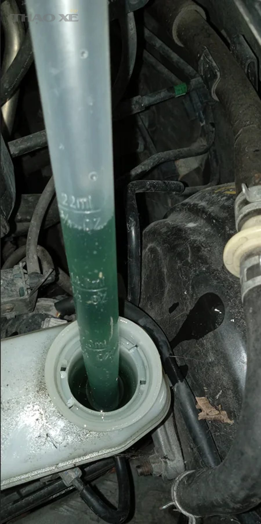 Chai dầu phanh tiêu chuẩn DOT dùng cho hệ thống phanh thủy lực ô tô