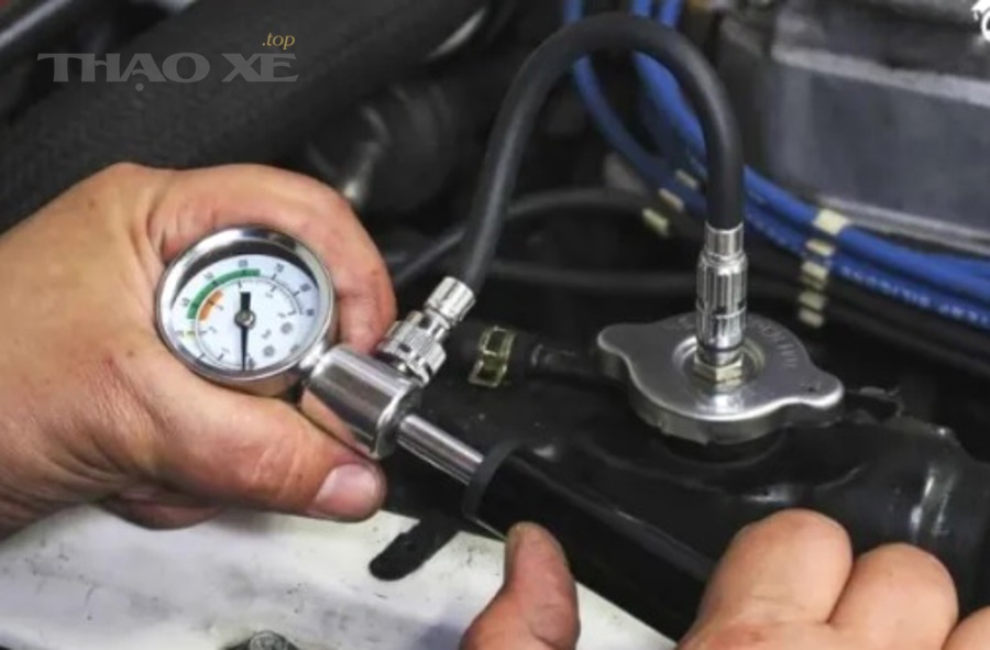 Những tình huống hiếm nào khiến kết quả kiểm tra dầu máy và nước làm mát dễ sai lệch?