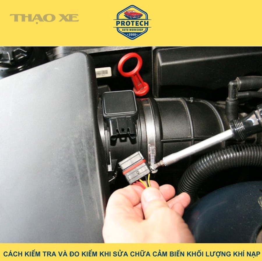 Đường ống nạp khí cần kiểm tra rò rỉ khi xử lý lỗi MAF
