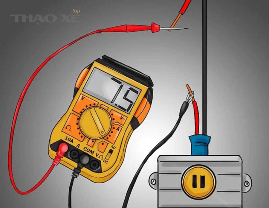 Kiểm tra hệ thống dây điện ô tô tại gara với đồng hồ đo điện