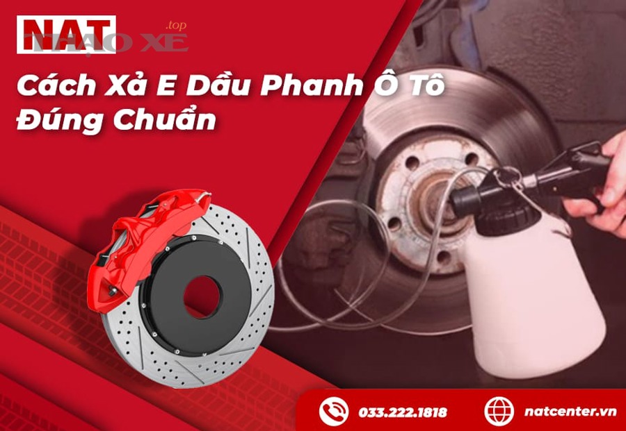 Kỹ thuật viên thực hiện quy trình xả e phanh ô tô