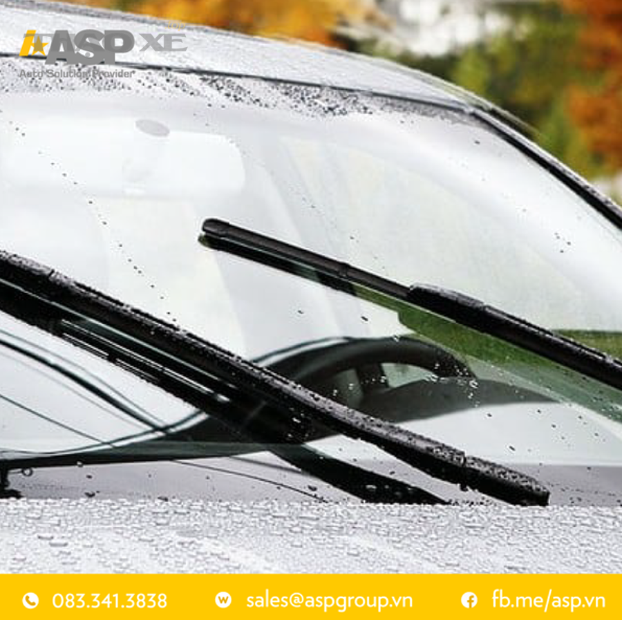 Lưỡi gạt mưa ô tô hoạt động trên kính lái