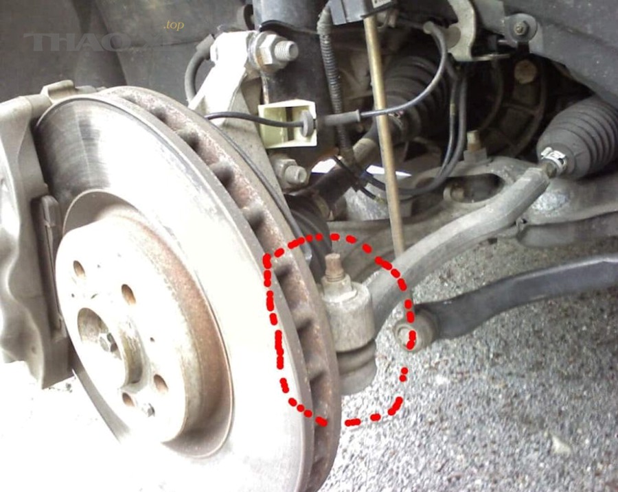 Xe ô tô vận hành trên đường xấu ảnh hưởng tuổi thọ rotuyn cân bằng