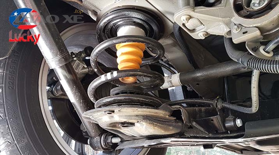 Xe ô tô cần giảm xóc hoạt động đồng đều để giữ độ ổn định và bám đường