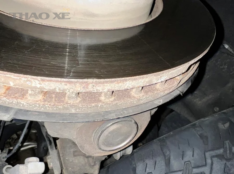 Bánh xe ô tô và cụm phanh đĩa