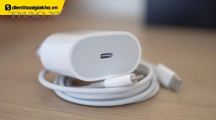 Củ sạc GaN, củ thường và các chuẩn sạc nhanh khác nhau ra sao?