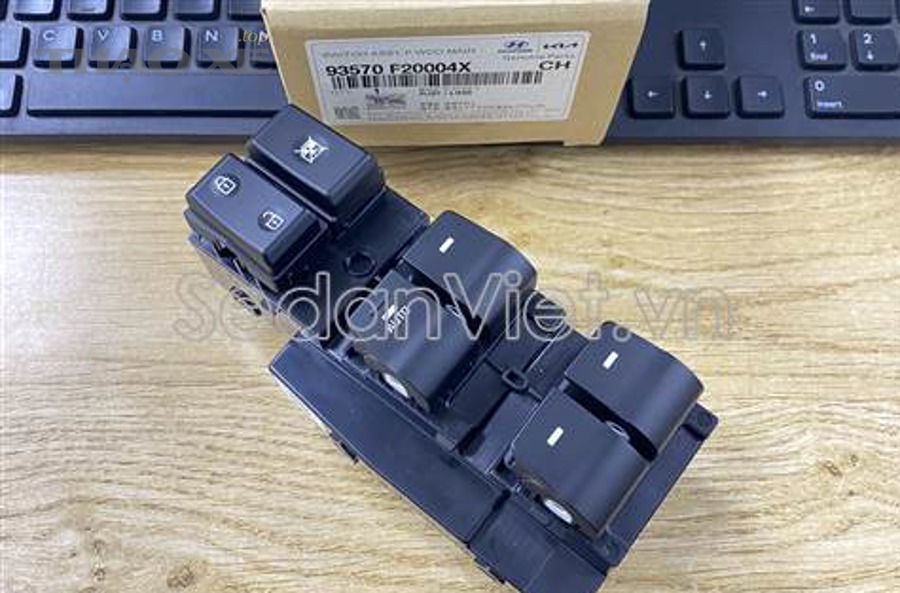 Bảo dưỡng khu vực cửa xe để phòng lỗi công tắc kính do ẩm nước