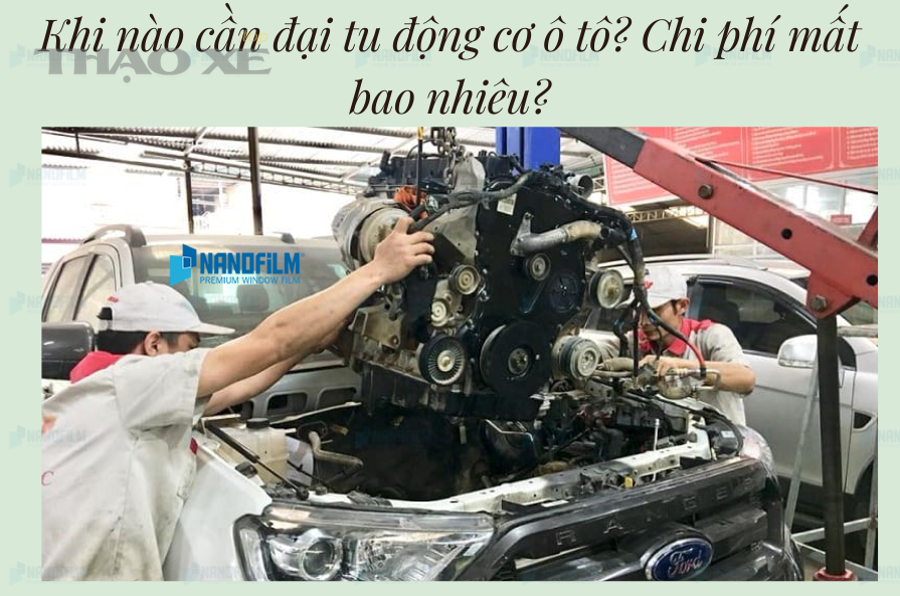 Thợ máy kiểm tra và sửa chữa động cơ ô tô