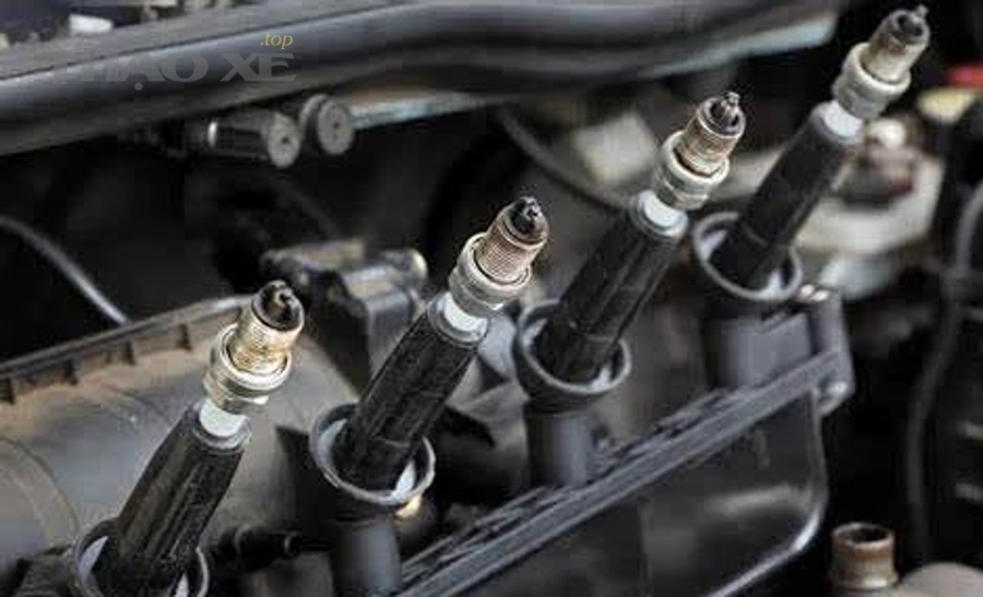Có phải cứ đến mốc km là bắt buộc thay bugi ô tô không?