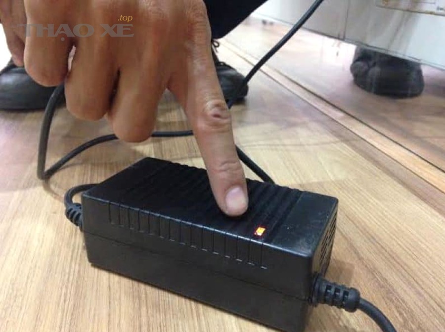 So sánh sạc qua cổng USB của xe và tẩu sạc rời: lựa chọn nào phù hợp hơn?