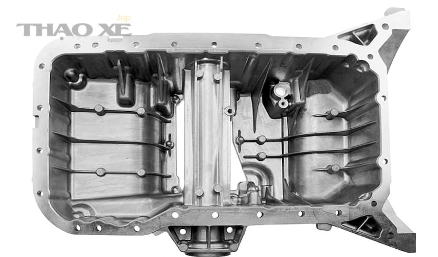 Khu vực cacte dầu động cơ phía dưới gầm xe