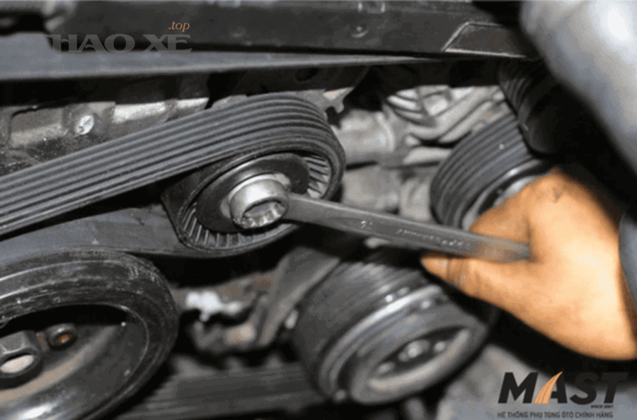 Quy trình 6 bước kiểm tra dây curoa và puly đúng cách cho chủ xe mới là gì?