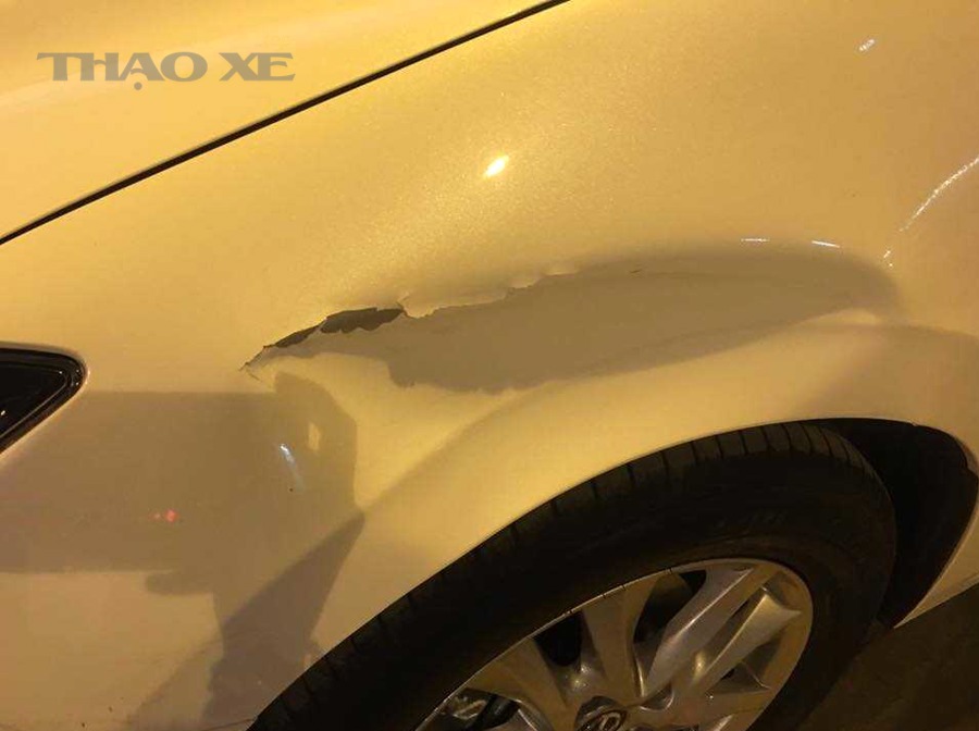 So sánh giữ sơn zin và sơn dặm sau gò móp ô tô