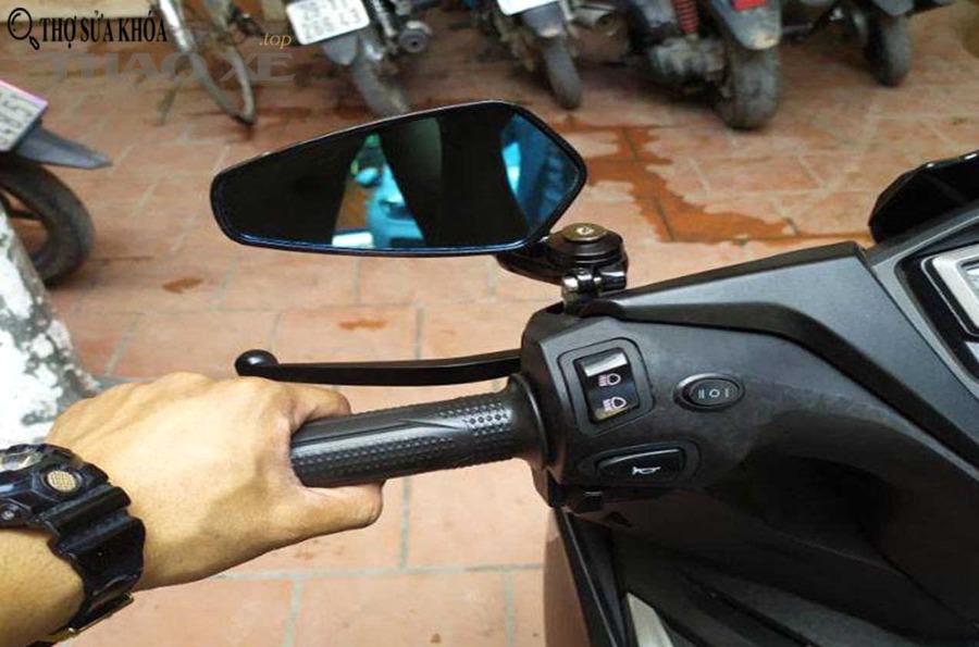 Những trường hợp nào dễ nhầm gương bị rung với các lỗi khác trên xe?