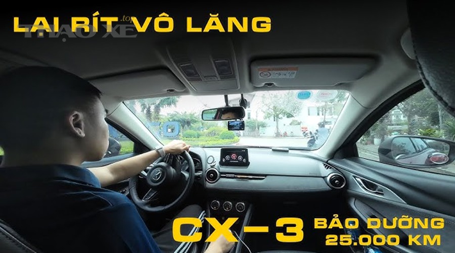 Kỹ thuật viên kiểm tra lốp mâm và hệ thống phanh để xử lý rung vô lăng
