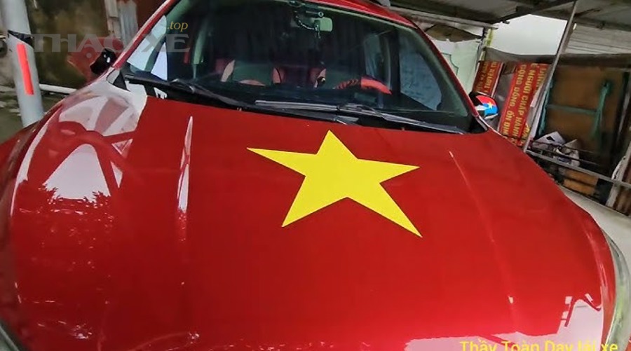 luồng gió điều hòa ô tô và cửa gió nội thất