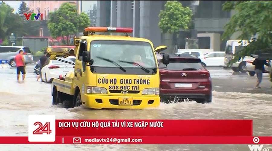 Xe được kéo bởi xe cứu hộ trên đường, minh họa tình huống cần hỗ trợ